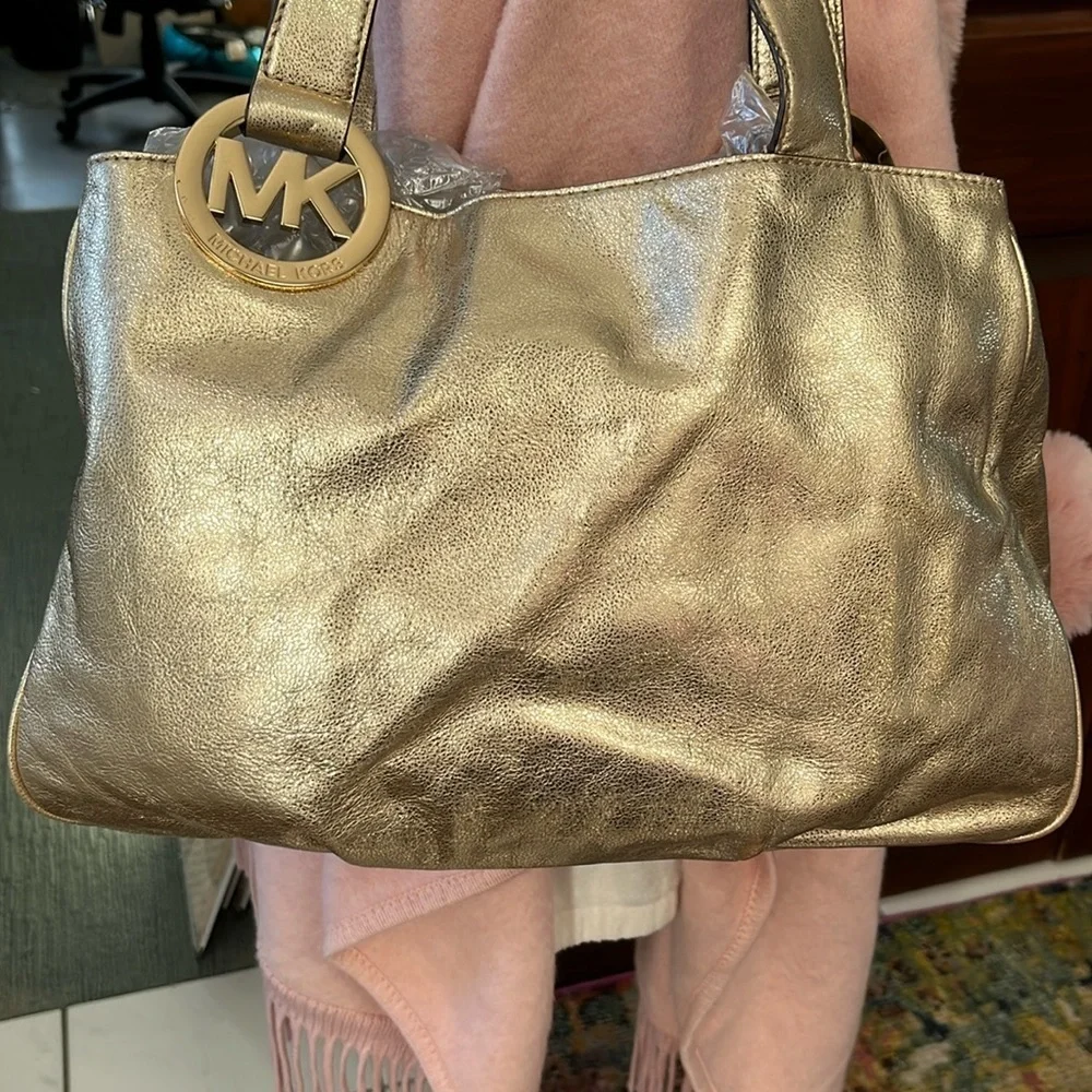 Michael Kors NYE bag, shoulder bag gold metallic leather Gold tone hardw EUC
